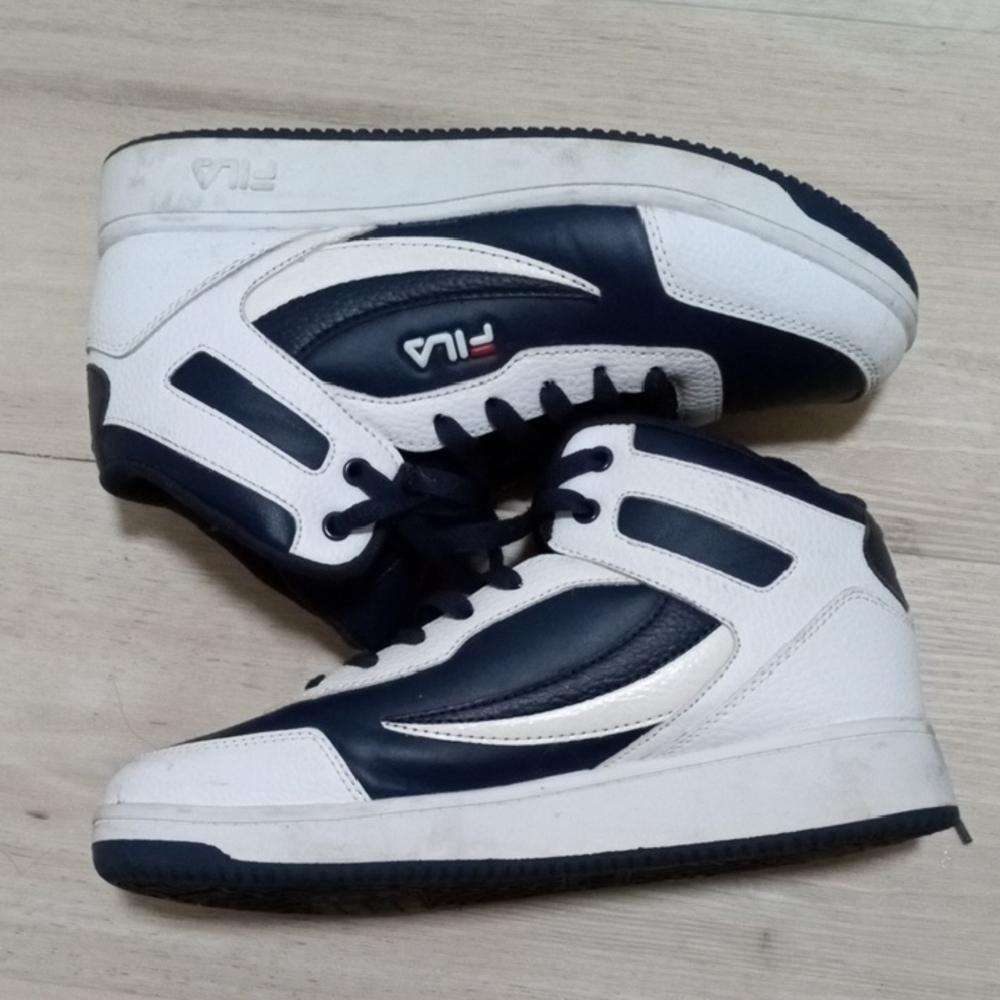 Fila Men's White and Dark Blue Sneakers